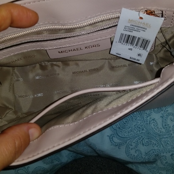 Michael Kors mini purse - Picture 6 of 8